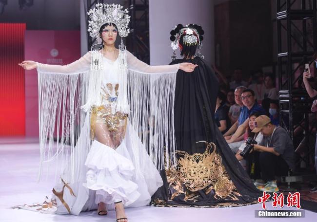 Shandong, sfilata di moda degli studenti universitari 