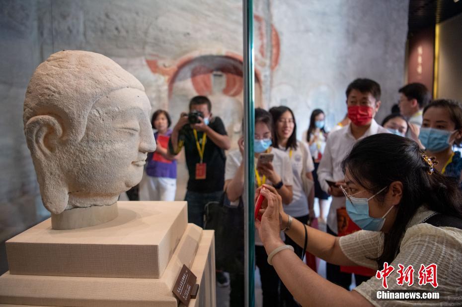 Shanxi: la testa di Buddha in pietra rubata torna a casa