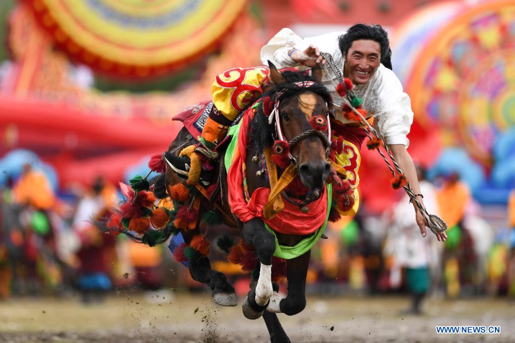 Yushu festeggia 70esimo anniversario della fondazione della prefettura autonoma tibetana