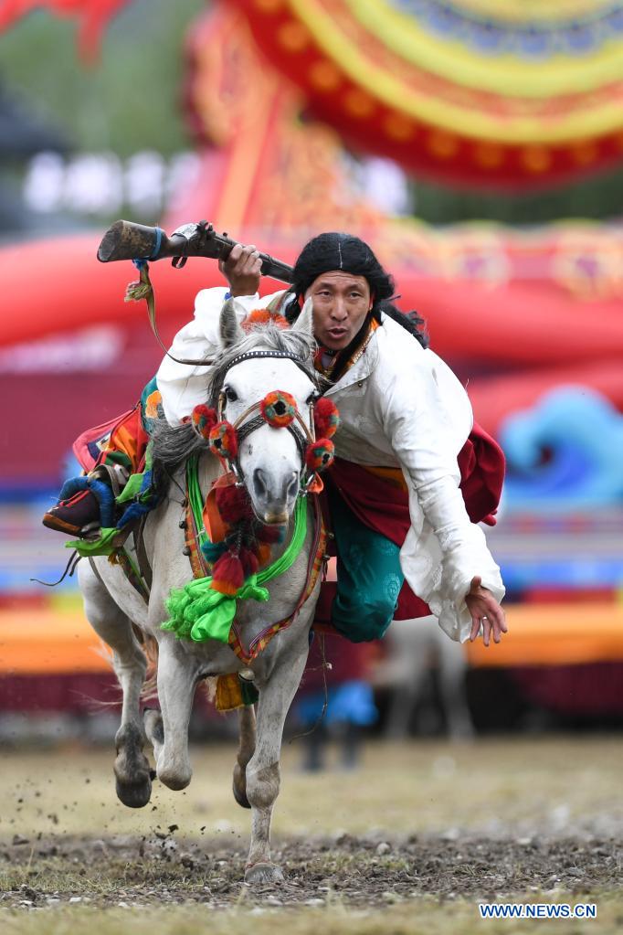 Yushu festeggia 70esimo anniversario della fondazione della prefettura autonoma tibetana