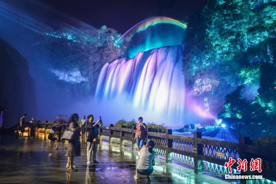 Tour notturno della cascata di Huangguoshu, attrazione bella e fatata