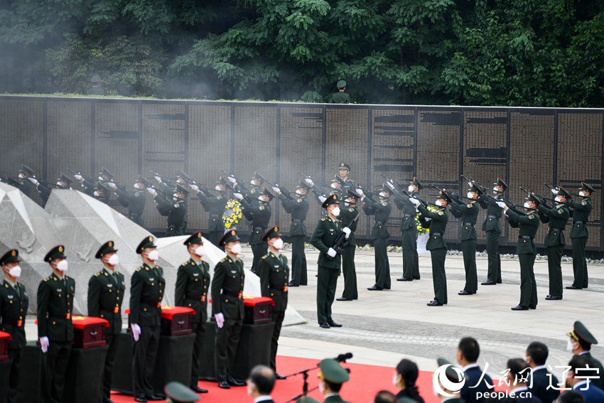 Tenuta a Shenyang la cerimonia di sepoltura dell'ottavo gruppo di spoglie dei martiri dell'Esercito popolare dei Volontari cinese