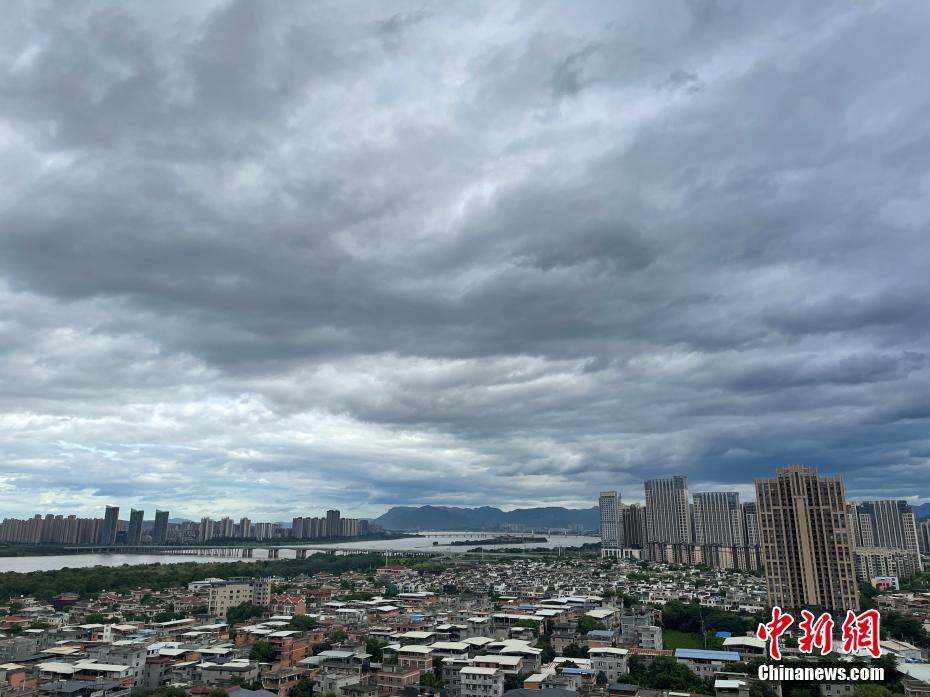Zhejiang e Shanghai si preparano al tifone Chanthu