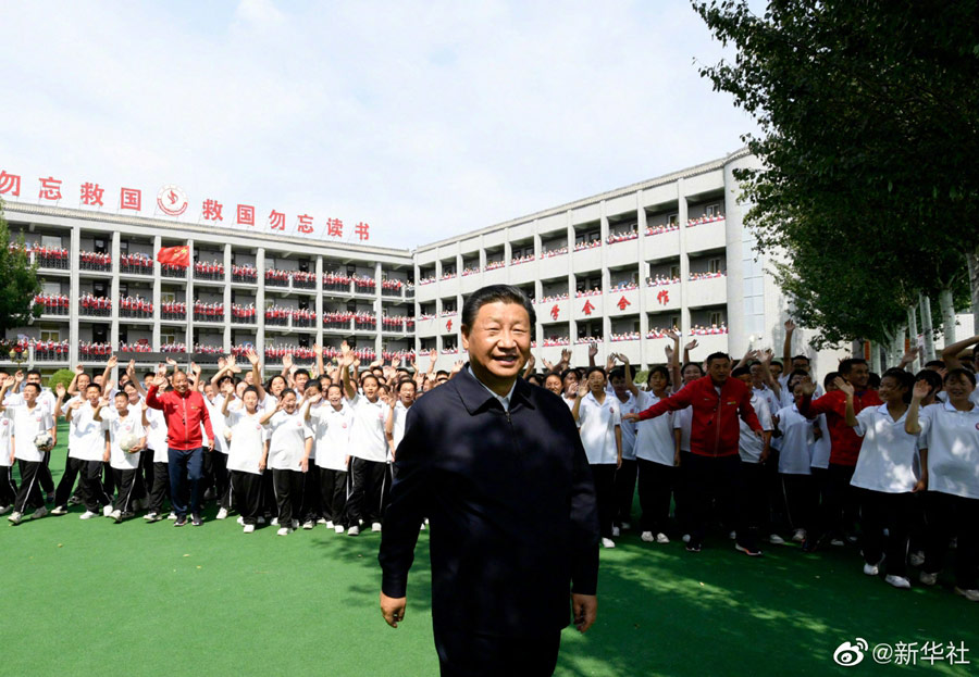 Nello Shaanxi, Xi Jinping sottolinea lo sviluppo a tutto tondo di fronte agli studenti delle scuole medie