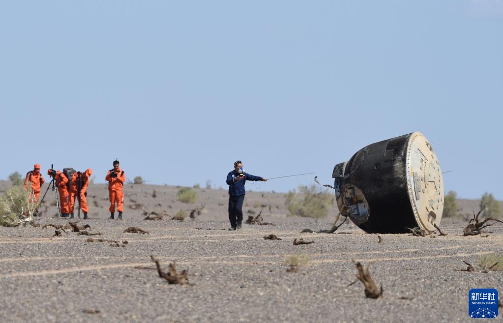 Gli astronauti della navicella spaziale Shenzhou-12 atterrano in sicurezza