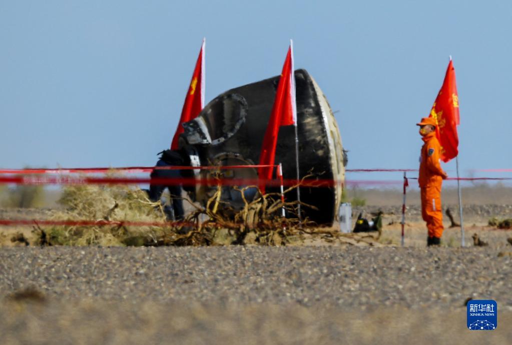 Gli astronauti della navicella spaziale Shenzhou-12 atterrano in sicurezza