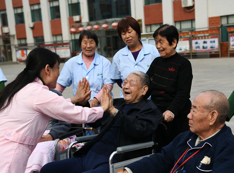 Cina, 27,1 miliardi di finanziamento per la costruzione di infrastrutture di servizio per persone anziane