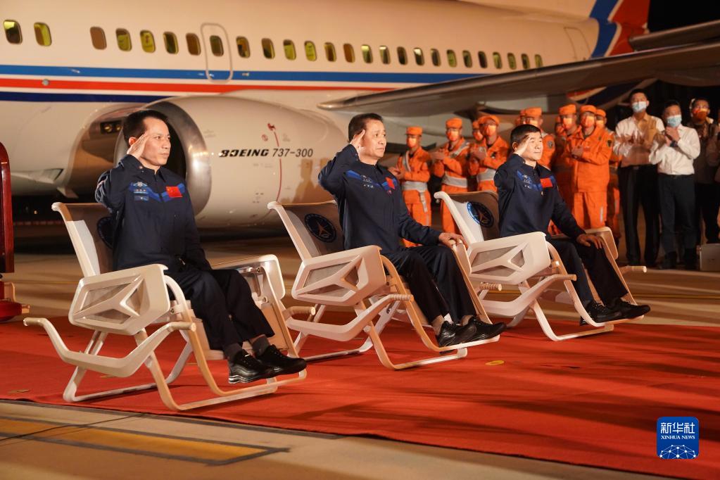 Arrivati a Beijing gli astronauti cinesi della navicella Shenzhou-12 