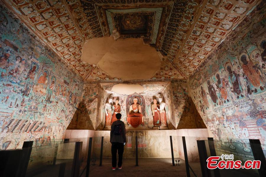 Tre repliche delle grotte Mogao esposte al Museo del Palazzo di Beijing
