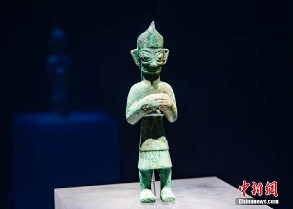 Museo Sanxingdui ospiterà una mostra delle statuette di bronzo di forma di Ultraman e Zhu Geliang