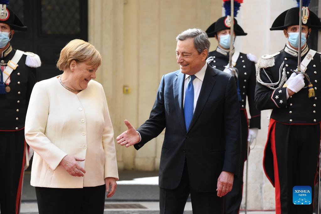 Angela Merkel in visita di addio a Roma, incontro con Draghi