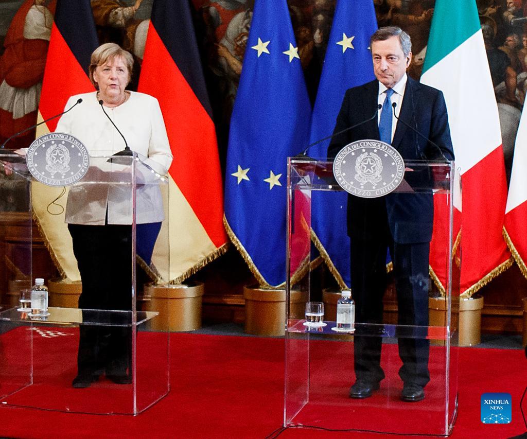 Angela Merkel in visita di addio a Roma, incontro con Draghi