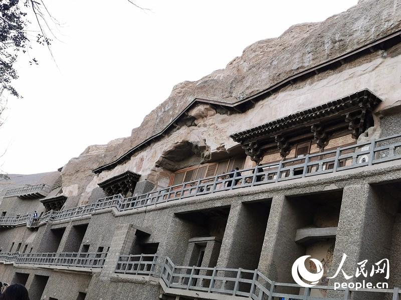 Dunhuang nei millenni: la lunga storia della cultura buddista e delle meraviglie naturali