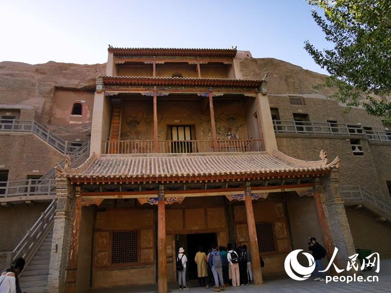 Dunhuang nei millenni: la lunga storia della cultura buddista e delle meraviglie naturali