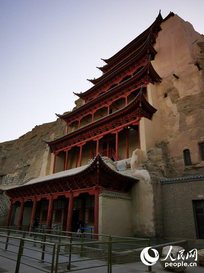 Dunhuang nei millenni: la lunga storia della cultura buddista e delle meraviglie naturali