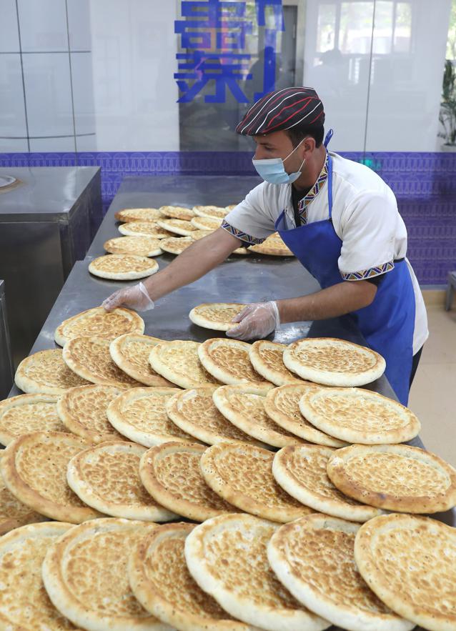 Il pane tradizionale dello Xinjiang fa lievitare l'economia