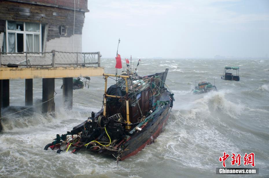 Il Sud della Cina si prepara all'arrivo del tifone Kompasu