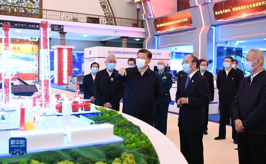 Xi Jinping in visita alla mostra nazionale dei risultati dell'innovazione scientifica e tecnologica del 13esimo piano quinquennale