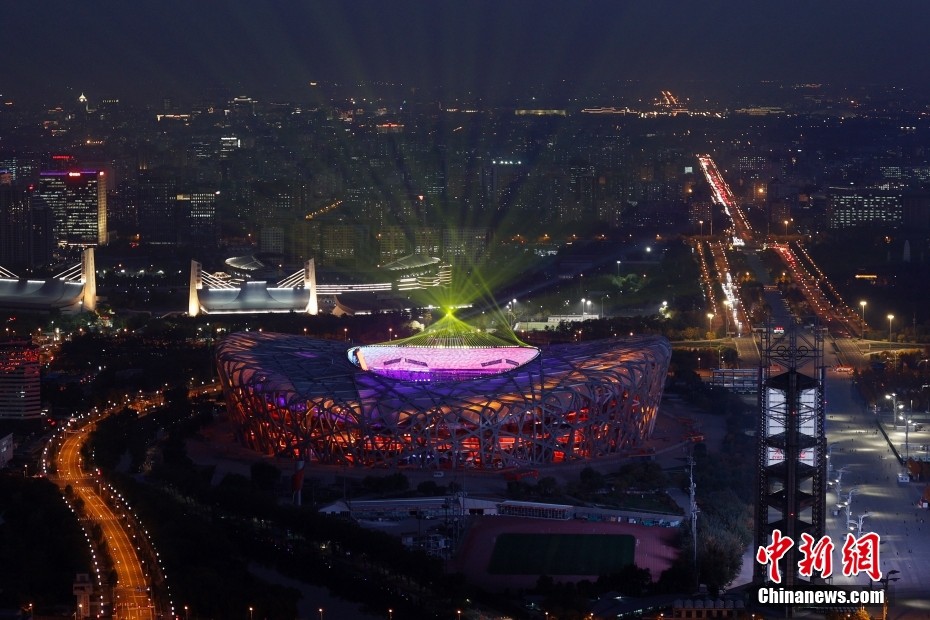 Beijing 2022: iconici impianti olimpici si accendono per la prima volta