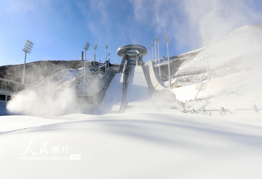 Beijing 2022: inizia la produzione di neve artificiale al Centro Nazionale di Salto con gli Sci 