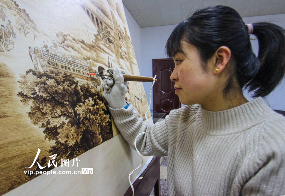 Nanyang, provincia dello Henan: i dipinti pirografici del patrimonio culturale immateriale