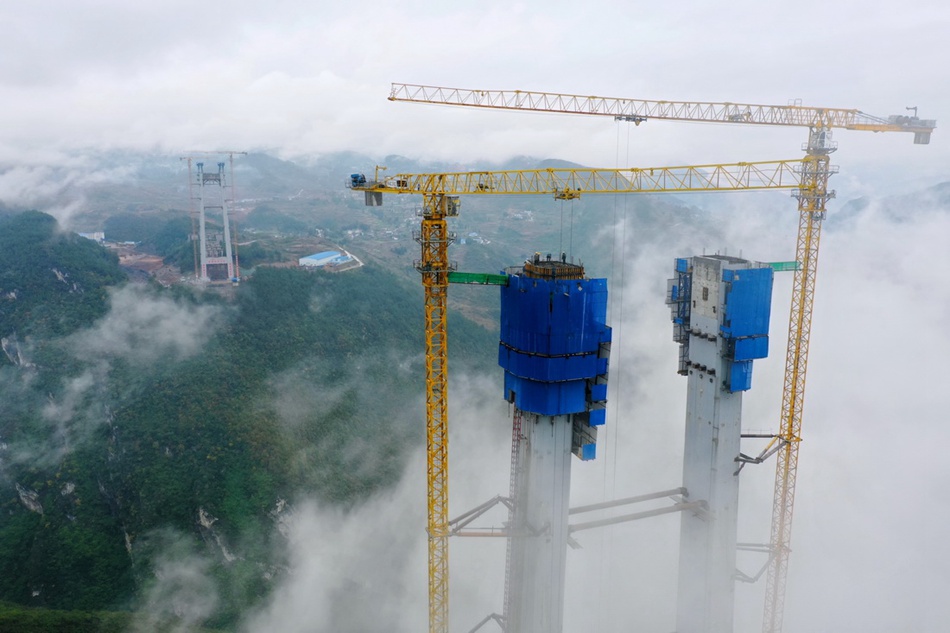 Guizhou: Completa la Torre Principale del Ponte sul Fiume Tongzi per l'autostrada Jinrentong