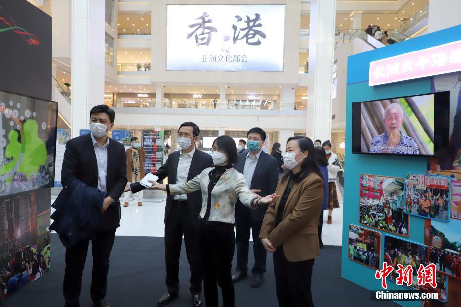Ospiti visitano l'area interattiva. (China News Service/Zhang Daozheng)
