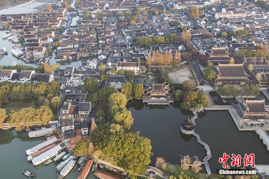 Suzhou: assapora la vita che scorre lenta lungo le acque della antica città di Zhouzhuang