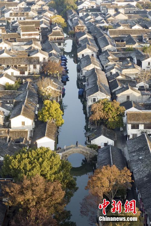 Suzhou: assapora la vita che scorre lenta lungo le acque della antica città di Zhouzhuang