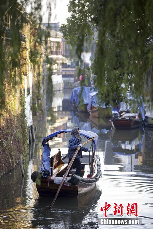 Suzhou: assapora la vita che scorre lenta lungo le acque della antica città di Zhouzhuang