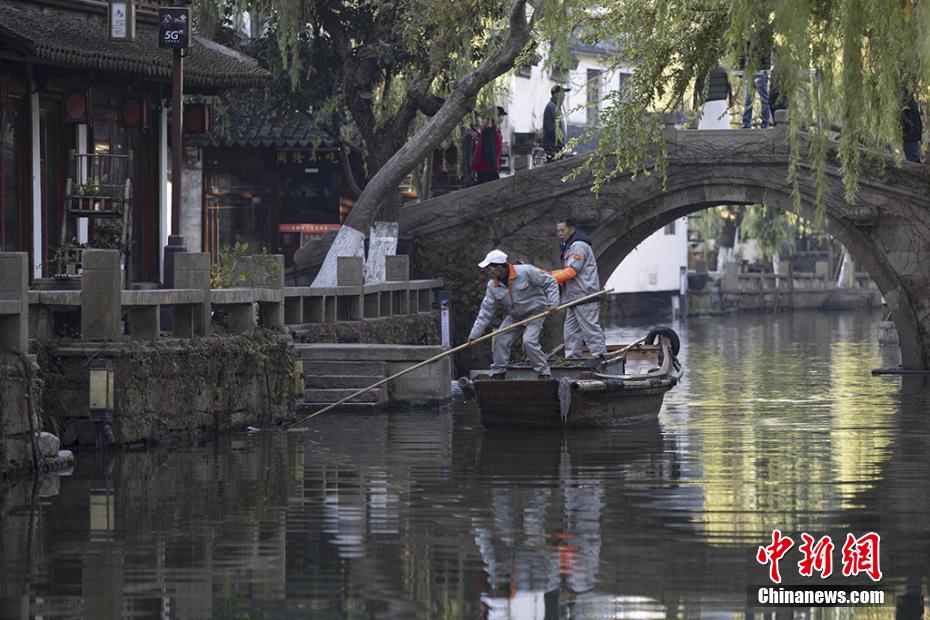 Suzhou: assapora la vita che scorre lenta lungo le acque della antica città di Zhouzhuang