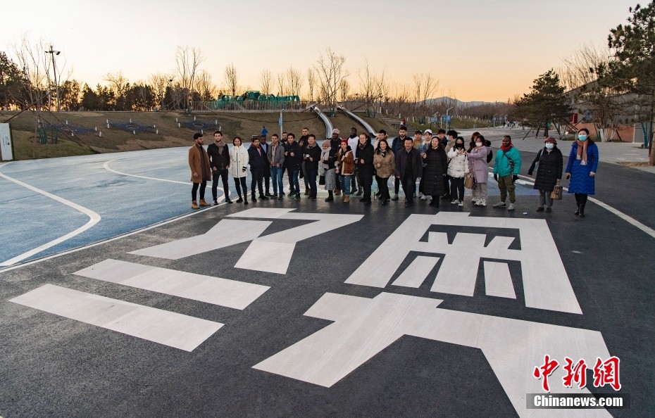 Studenti stranieri in Cina sperimentano l'atmosfera delle Olimpiadi invernali di Beijing 2022