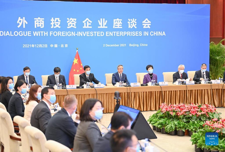 Il vicepremier cinese sottolinea la necessità di potenziare il sostegno alle imprese straniere