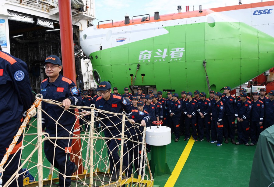 La nave da ricerca cinese Tansuo-1 ritorna dalla spedizione abissale