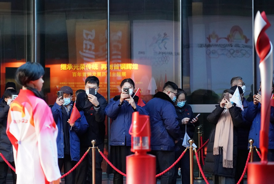 La fiamma olimpica arriva al Parco Shougang