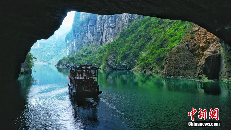 Maodong, Hubei: montagne verdi e acqua cristallina