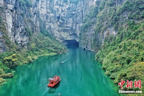 Maodong, Hubei: montagne verdi e acqua cristallina