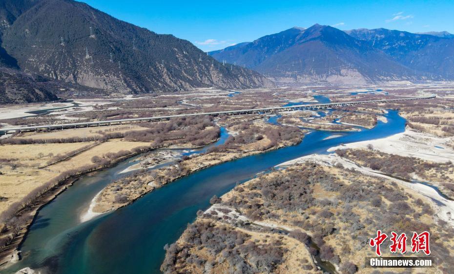 Tibet: il paesaggio del Yani National Wetland Park in inverno