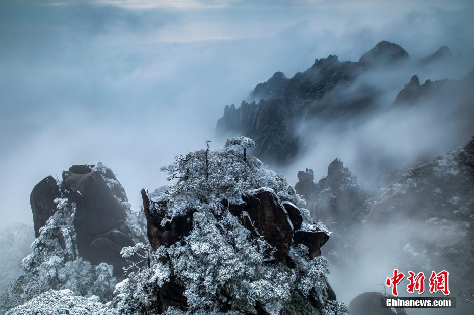 Jiangxi: fotografia aerea del monte di Sanqingshan innevato
