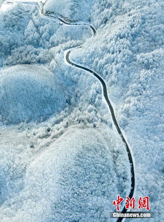 Baokang, provincia dello Hubei: magnifica terra di ghiaccio e neve