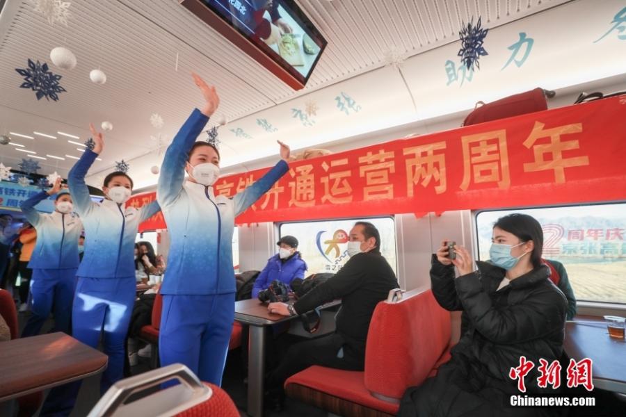 La ferrovia ad alta velocità Beijing-Zhangjiakou segna il 2º anniversario nell'atmosfera olimpica invernale