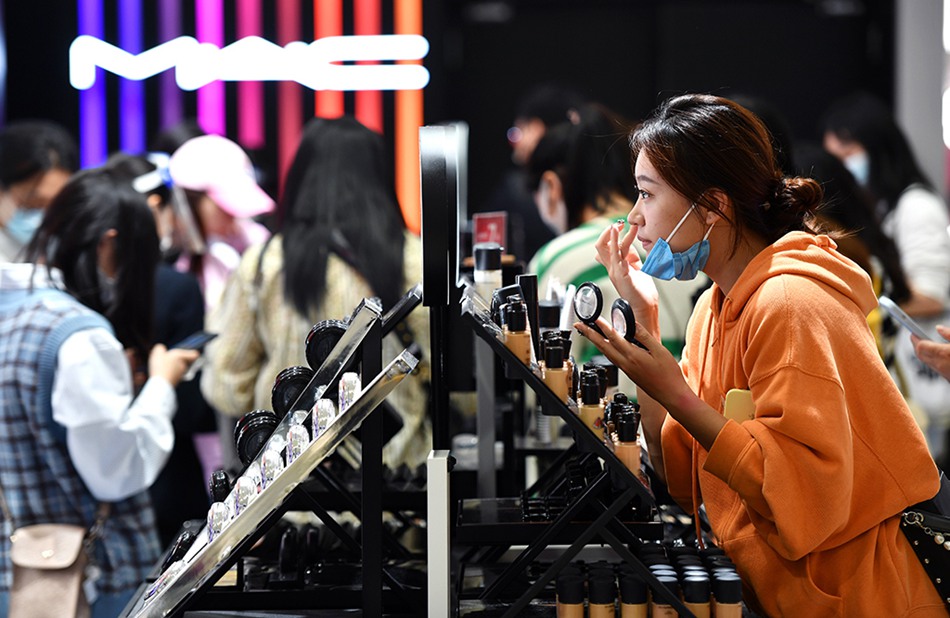Le vendite dei negozi duty-free di Hainan superano i 60 miliardi di RMB nel 2021