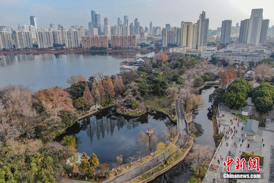 Il classico giardino del sud della Cina, parco del lago Mochou di Nanjing