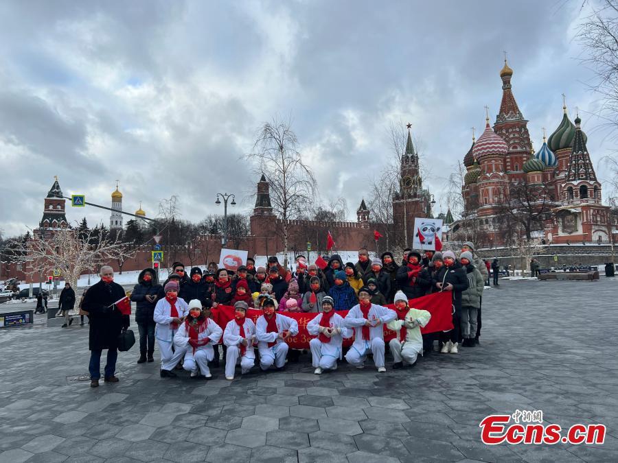 Cinesi d'oltremare a Mosca danno il benvenuto alle Olimpiadi Invernali di Beijing 2022