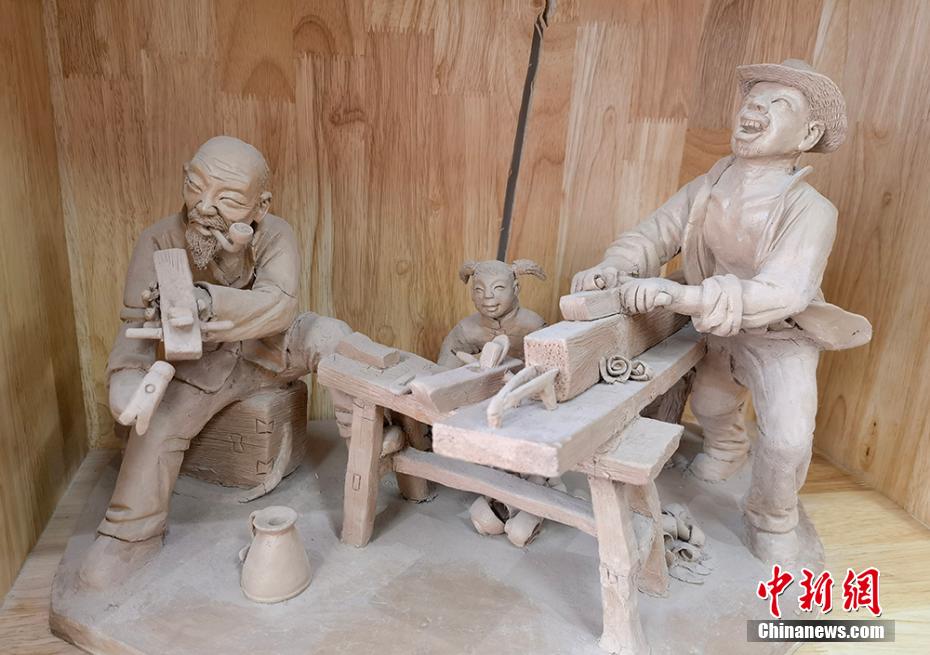 Gansu, entrata in scuola l'arte delle figurine d'argilla