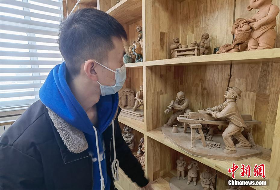 Gansu, entrata in scuola l'arte delle figurine d'argilla