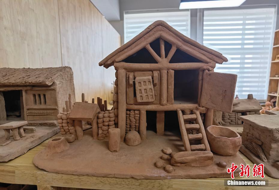 Gansu, entrata in scuola l'arte delle figurine d'argilla