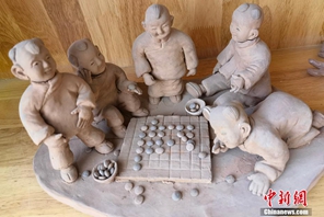 Gansu, entrata in scuola l'arte delle figurine d'argilla