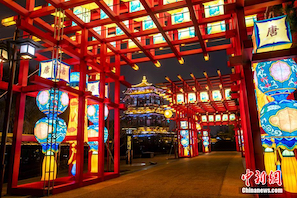 Antica città di Xi'an: lanterne multicolori per la Festa di Primavera