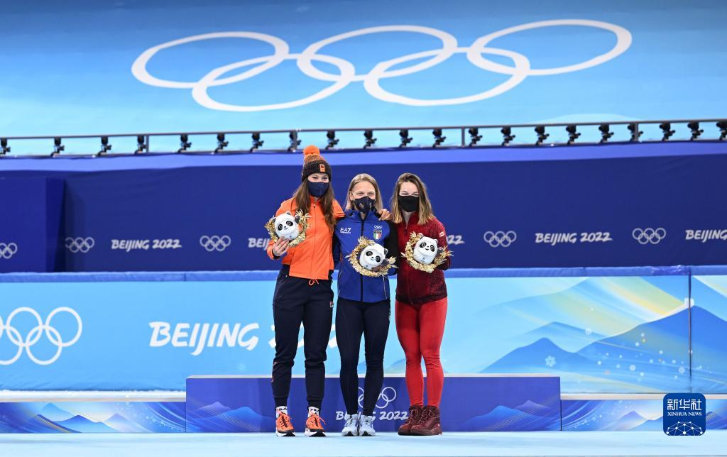Beijing, Arianna Fontana vince la medaglia d'oro nei 500 metri di short track femminile